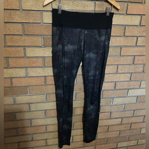 Lululemon Leggings Gray Snake Scale Print Full Length Athletic Pants Size 6